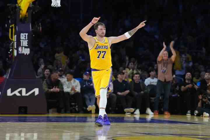 东契奇:关键时刻命中三分感觉很美妙 拿下胜利我非常开心