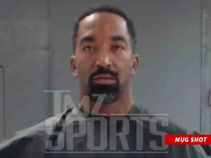 这次有几个朋友探视？TMZ：前NBA球员JR·史密斯因家暴被捕